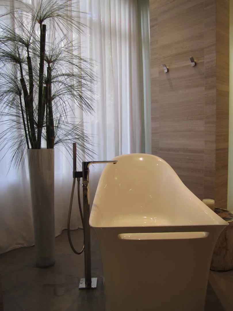 Freestanding tub, travertine wall
